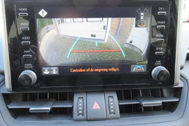 Toyota RAV4 (2021) thumbnail 8