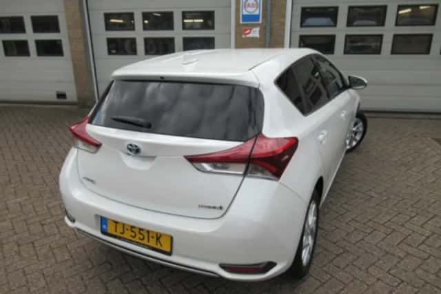 Toyota Auris (2018) thumbnail 2