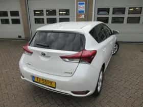 Toyota Auris (2018) thumbnail 2
