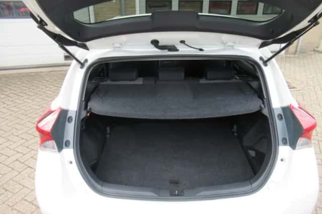 Toyota Auris (2018) thumbnail 19