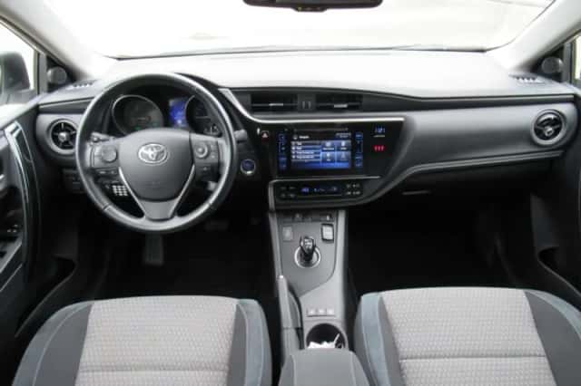 Toyota Auris (2018) thumbnail 3