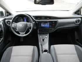 Toyota Auris (2018) thumbnail 3