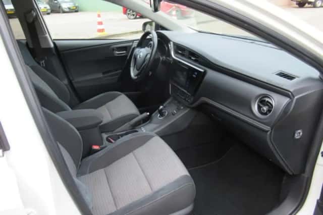 Toyota Auris (2018) thumbnail 5