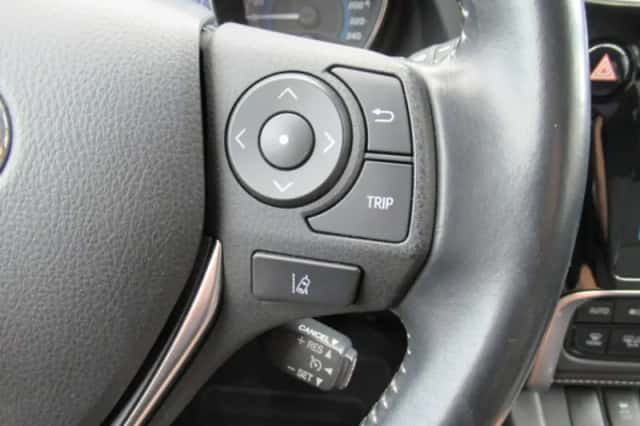 Toyota Auris (2018) thumbnail 8