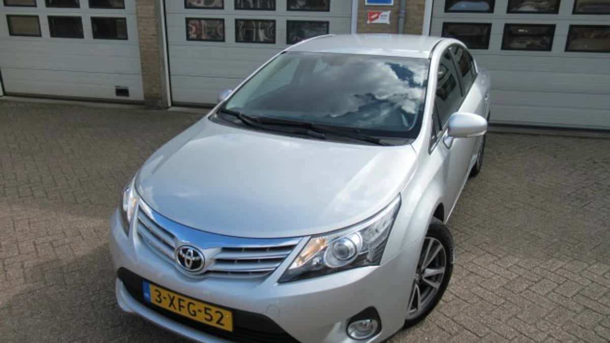 Toyota Avensis — foto 1