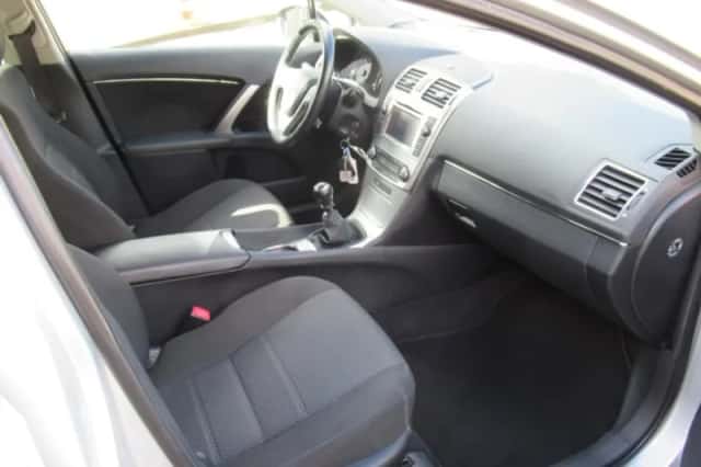 Toyota Avensis (2012) thumbnail 15
