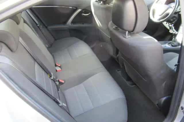 Toyota Avensis (2012) thumbnail 16