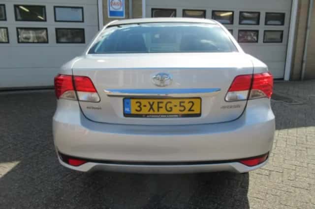 Toyota Avensis (2012) thumbnail 18