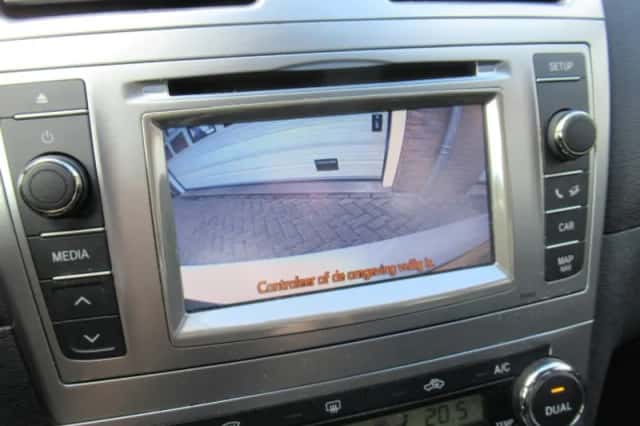 Toyota Avensis (2012) thumbnail 3