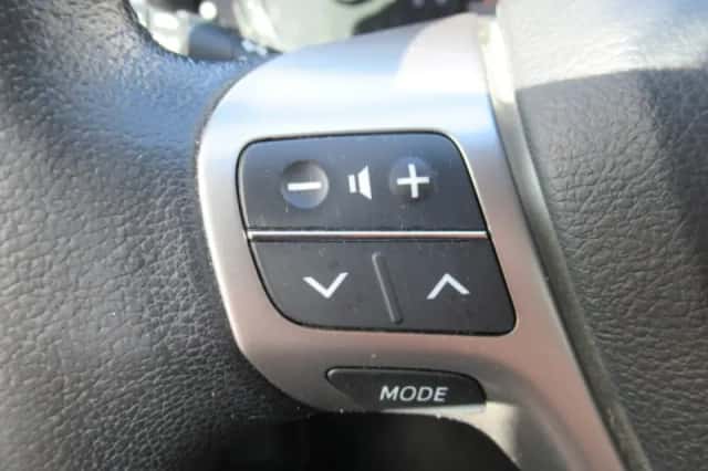 Toyota Avensis (2012) thumbnail 7