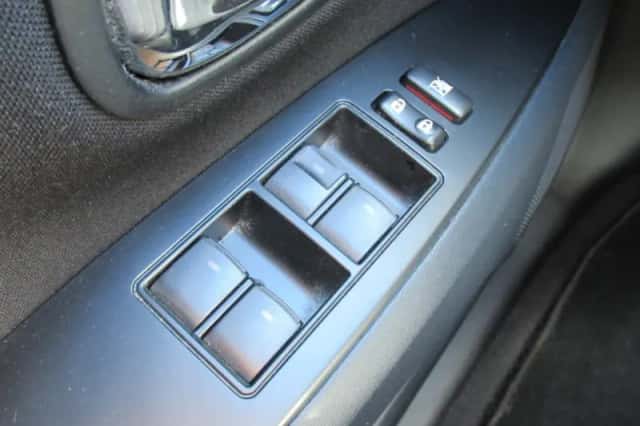 Toyota Avensis (2012) thumbnail 8
