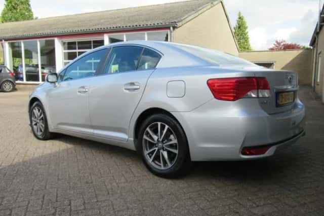 Toyota Avensis (2012) thumbnail 10