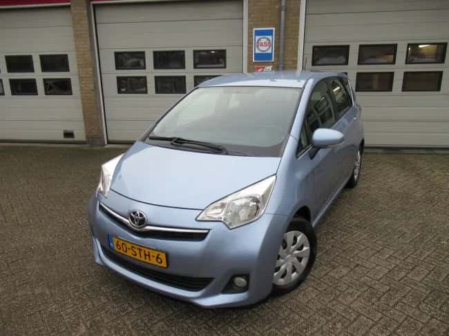 Toyota Verso-S (2011) — foto 1