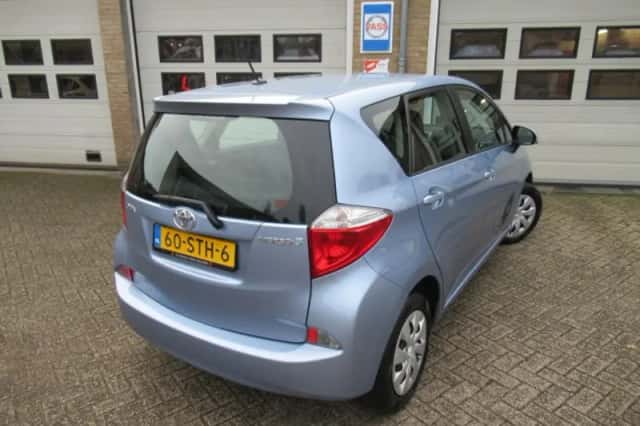 Toyota Verso-S (2011) thumbnail 2