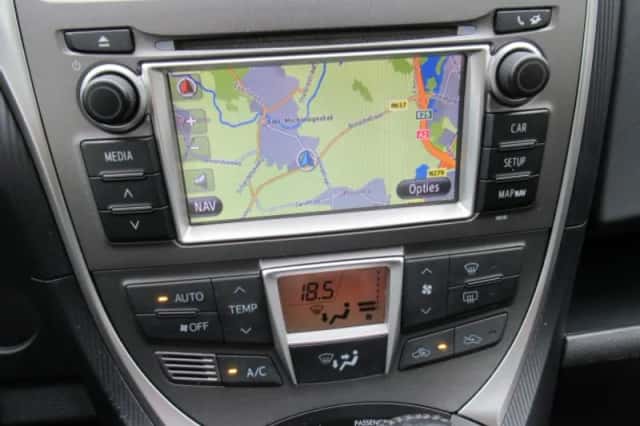 Toyota Verso-S (2011) thumbnail 12