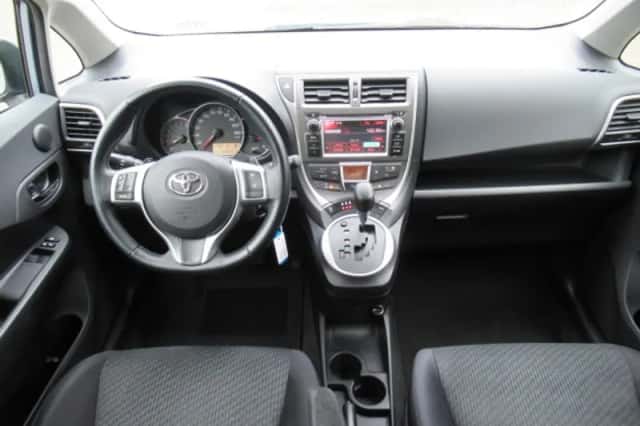 Toyota Verso-S (2011) thumbnail 4