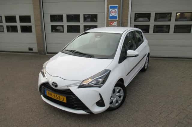 Toyota Yaris (2017) thumbnail 1