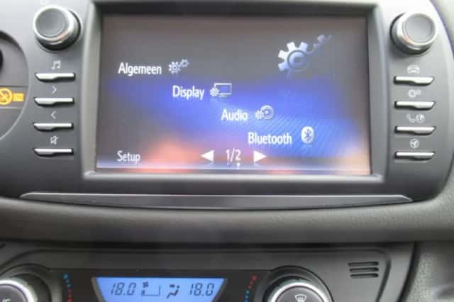 Toyota Yaris (2017) thumbnail 12