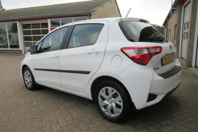Toyota Yaris (2017) thumbnail 15