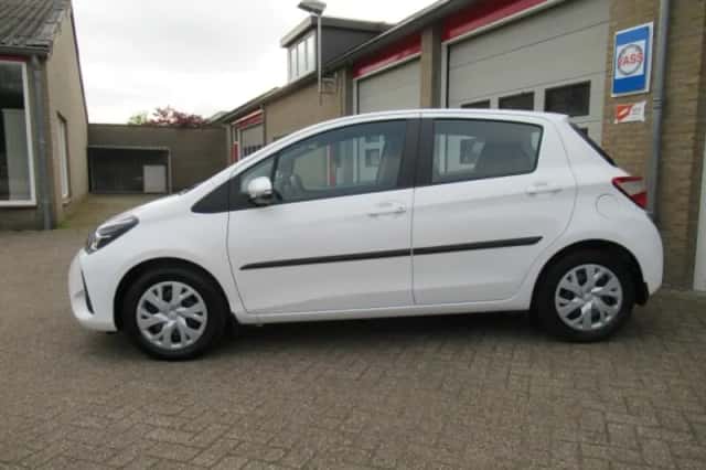 Toyota Yaris (2017) thumbnail 16
