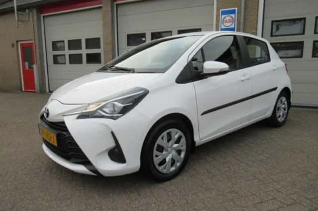 Toyota Yaris (2017) thumbnail 17