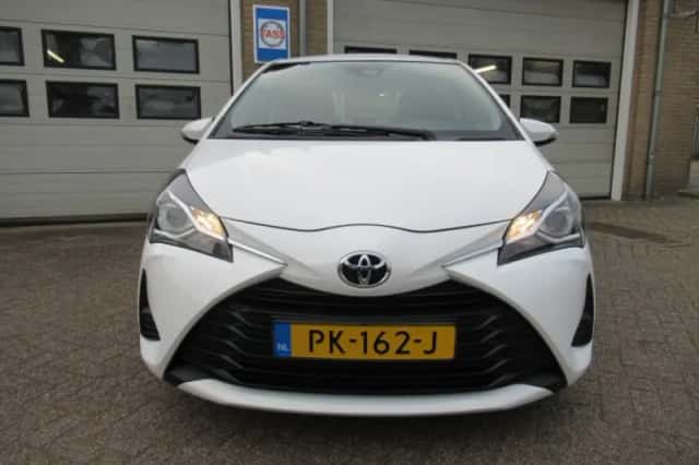 Toyota Yaris (2017) thumbnail 18