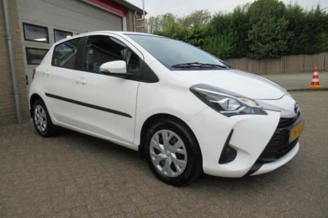 Toyota Yaris (2017) thumbnail 19