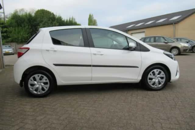 Toyota Yaris (2017) thumbnail 20