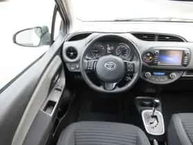 Toyota Yaris (2017) thumbnail 3