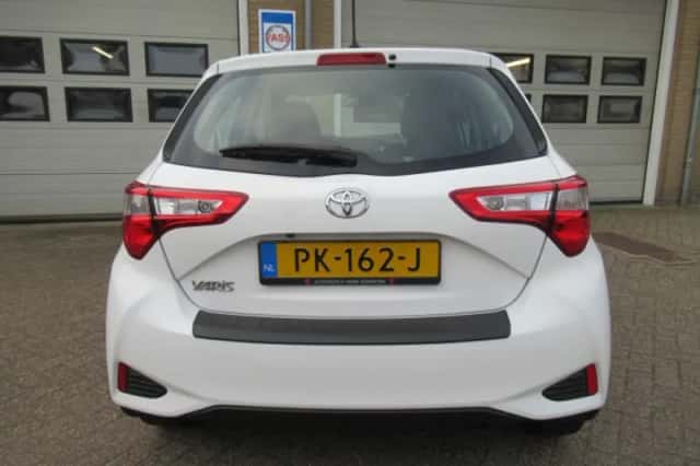 Toyota Yaris (2017) thumbnail 21