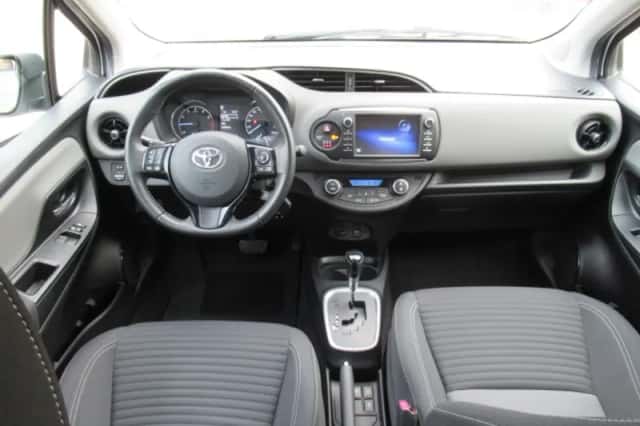 Toyota Yaris (2017) thumbnail 4