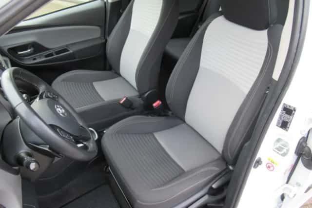 Toyota Yaris (2017) thumbnail 5