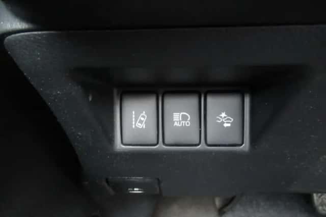 Toyota Yaris (2017) thumbnail 8