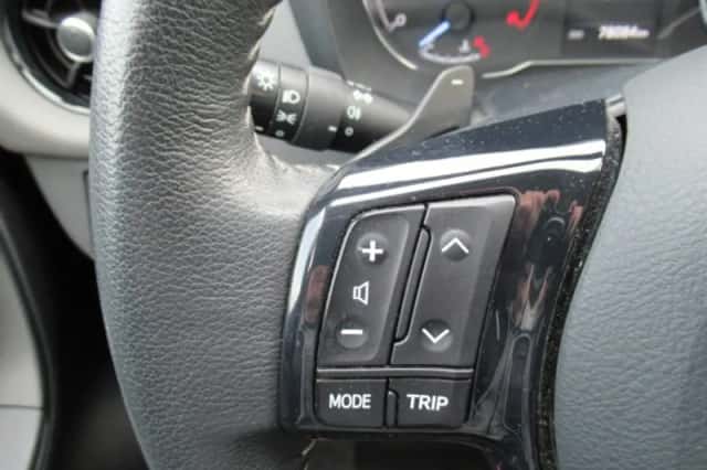 Toyota Yaris (2017) thumbnail 9