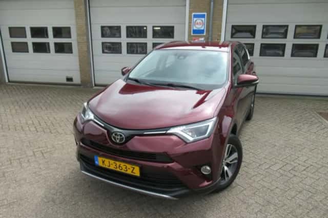 Toyota RAV4 (2016) thumbnail 1