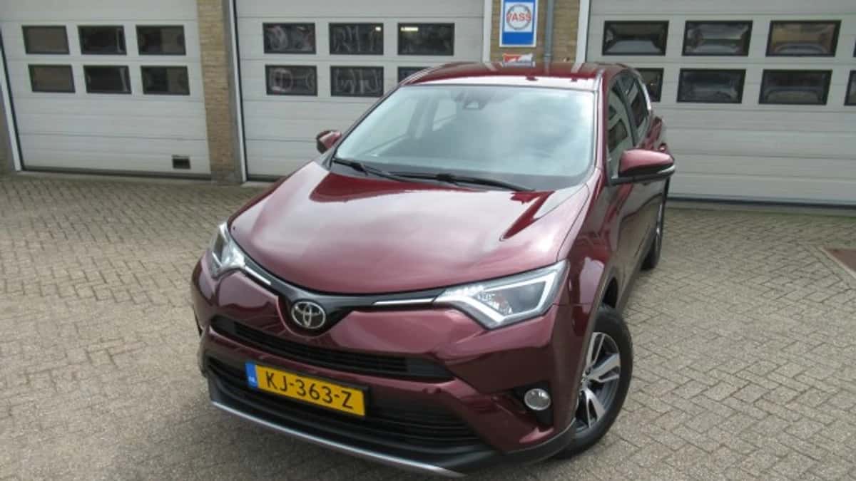 Toyota RAV4 (2016) — foto 1