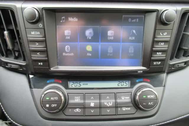 Toyota RAV4 (2016) thumbnail 11