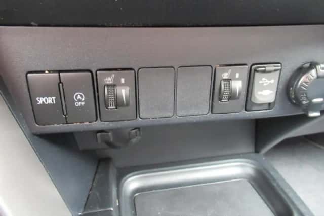 Toyota RAV4 (2016) thumbnail 12