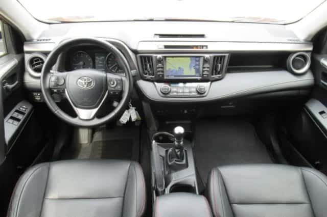 Toyota RAV4 (2016) thumbnail 3