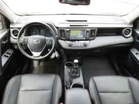 Toyota RAV4 (2016) thumbnail 3