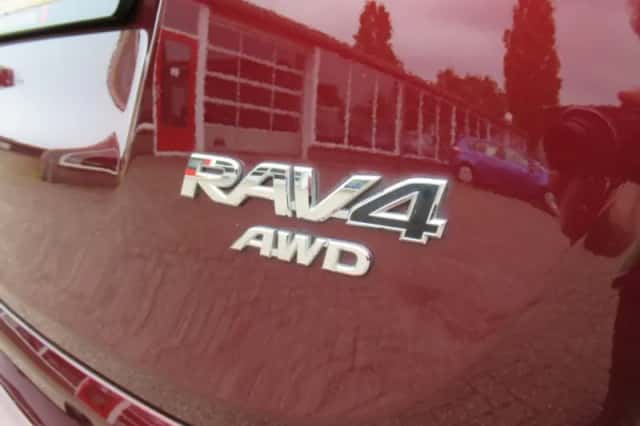 Toyota RAV4 (2016) thumbnail 23