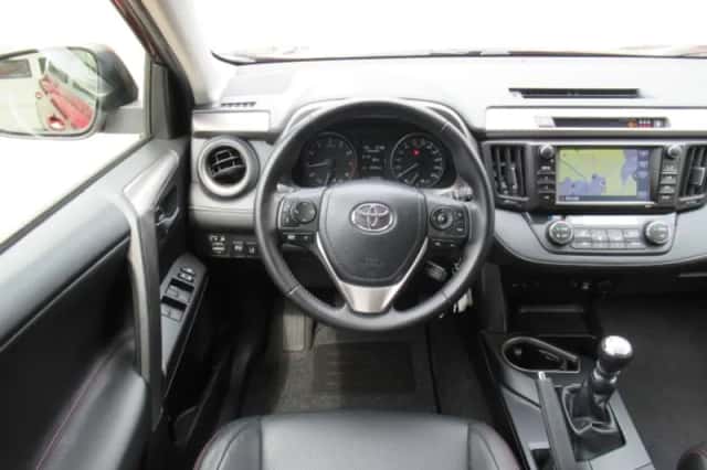 Toyota RAV4 (2016) thumbnail 4