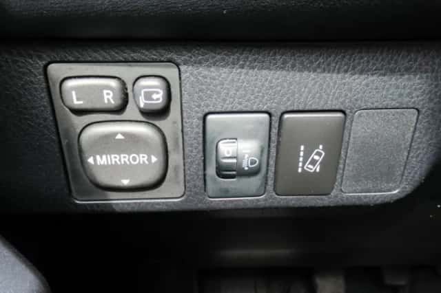 Toyota RAV4 (2016) thumbnail 7