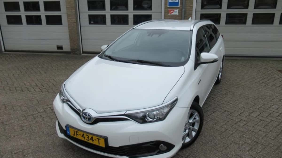 Toyota Auris (2015) — foto 1