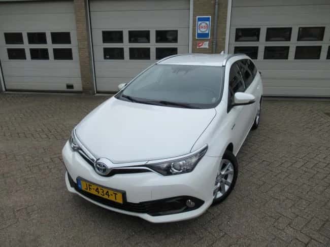 Toyota Auris (2015) — foto 1