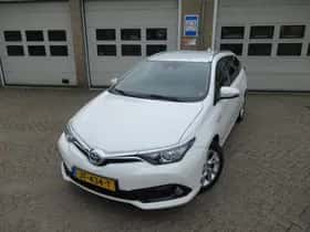 Toyota Auris (2015) thumbnail 1