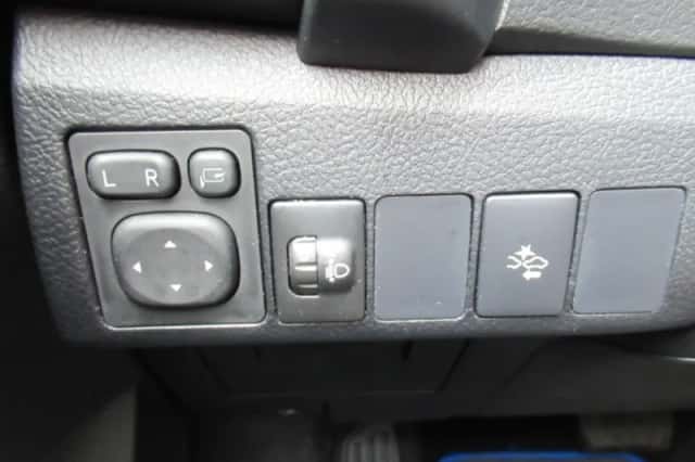 Toyota Auris (2015) thumbnail 14