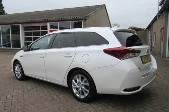 Toyota Auris (2015) thumbnail 16