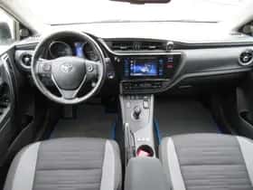 Toyota Auris (2015) thumbnail 3