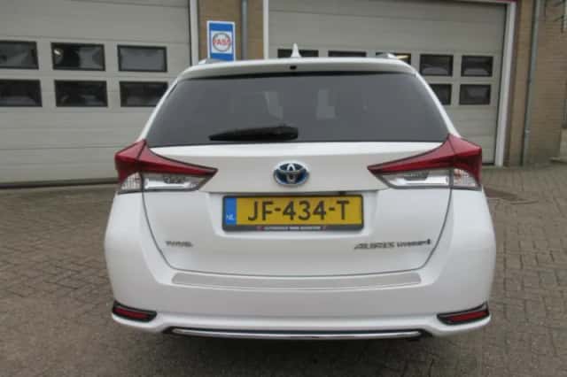 Toyota Auris (2015) thumbnail 22
